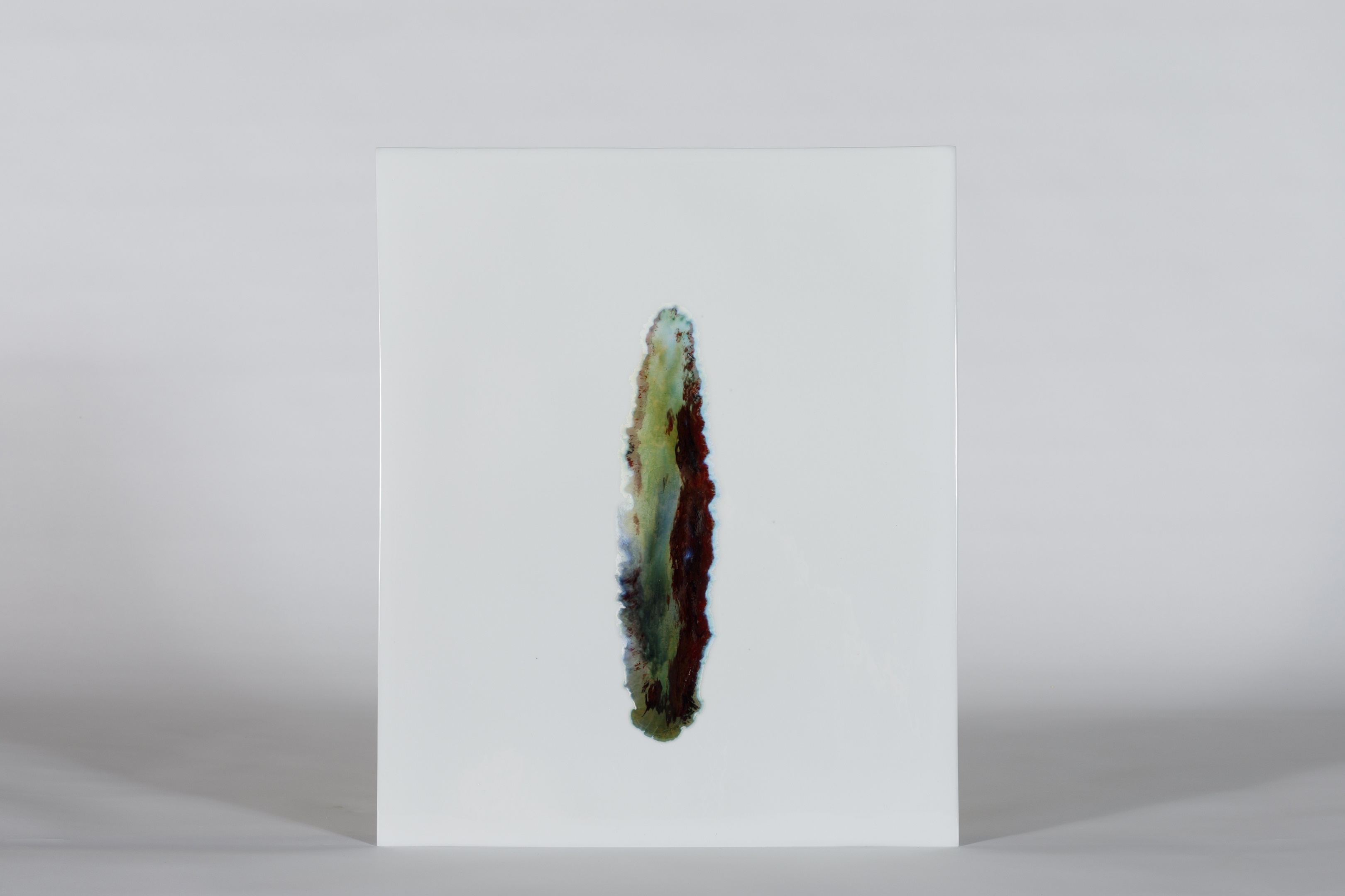 Eén van de Spectres, Linda Swanson, 2020, porselein met glazuur bestaande uit metaaloxide | Collectie Keramiekmuseum Princessehof, verworven met steun van het Mondriaan Fonds