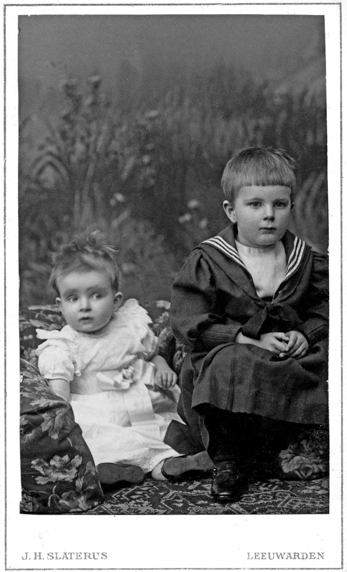 Maurits Escher (links) met broer