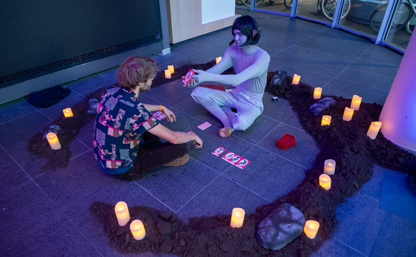 Een uitverkochte museumnacht trok veel jongeren. Een uitverkochte museumnacht trok veel jongeren.