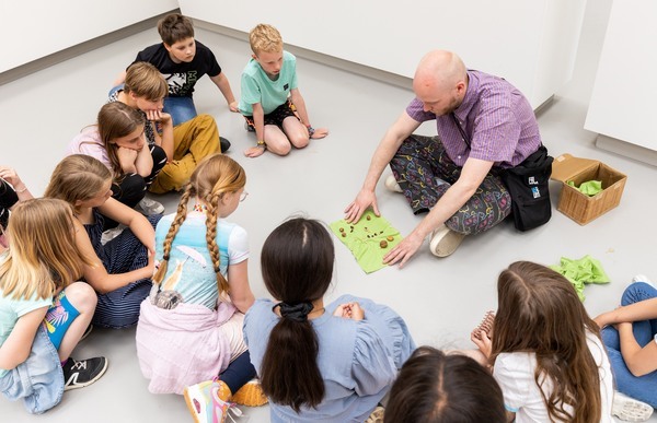 Schoolklas in Seeds of Memory. Schoolklas in Seeds of Memory.