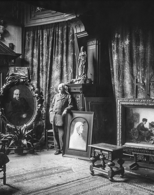 Sigmund Löw, Christoffel Bisschop in zijn atelier in villa Frisia, 1903. RKD – Nederlands Instituut voor Kunstgeschiedenis, Den Haag.