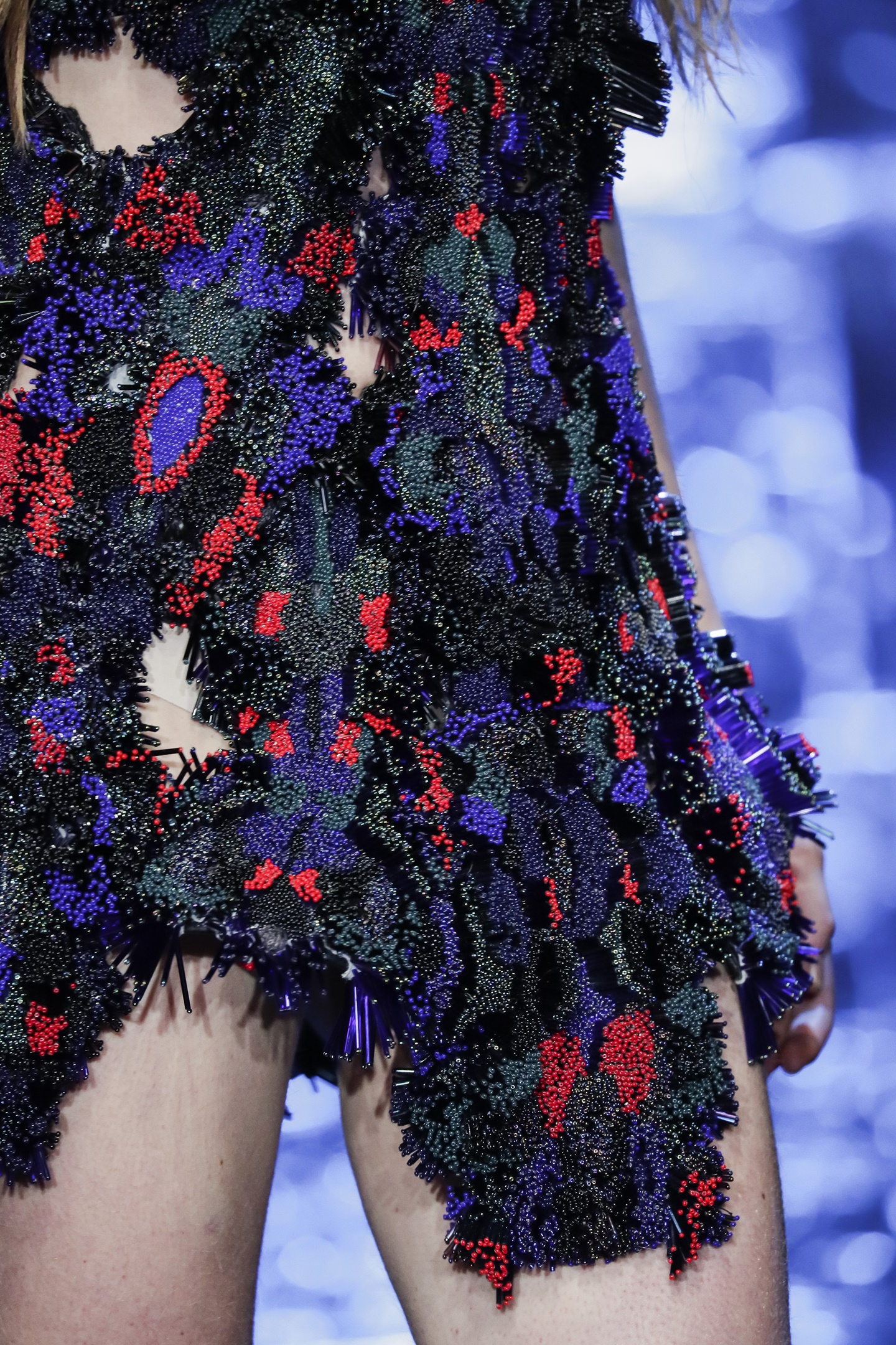 Zyanya Keizer, Optical dress (collection: Chiral), 2017. Material: Glass bugle and seed beads