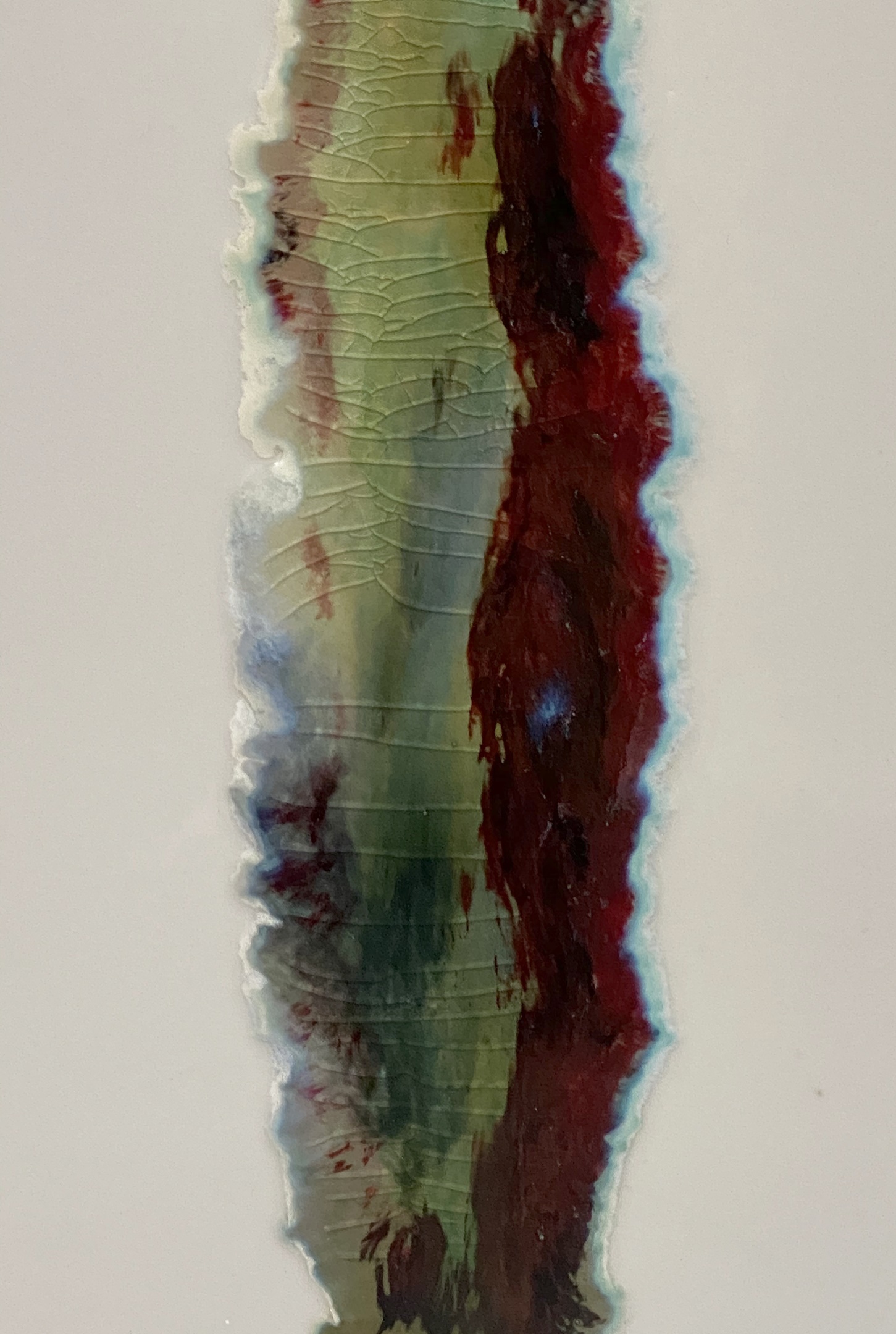 Eén van de Spectres, Linda Swanson, 2020, porselein met glazuur bestaande uit metaaloxide | Collectie Keramiekmuseum Princessehof, verworven met steun van het Mondriaan Fonds