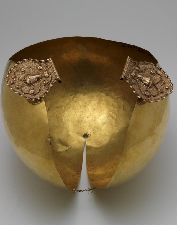 Breed earizer mei twa knoppen Breed earizer mei twa knoppen