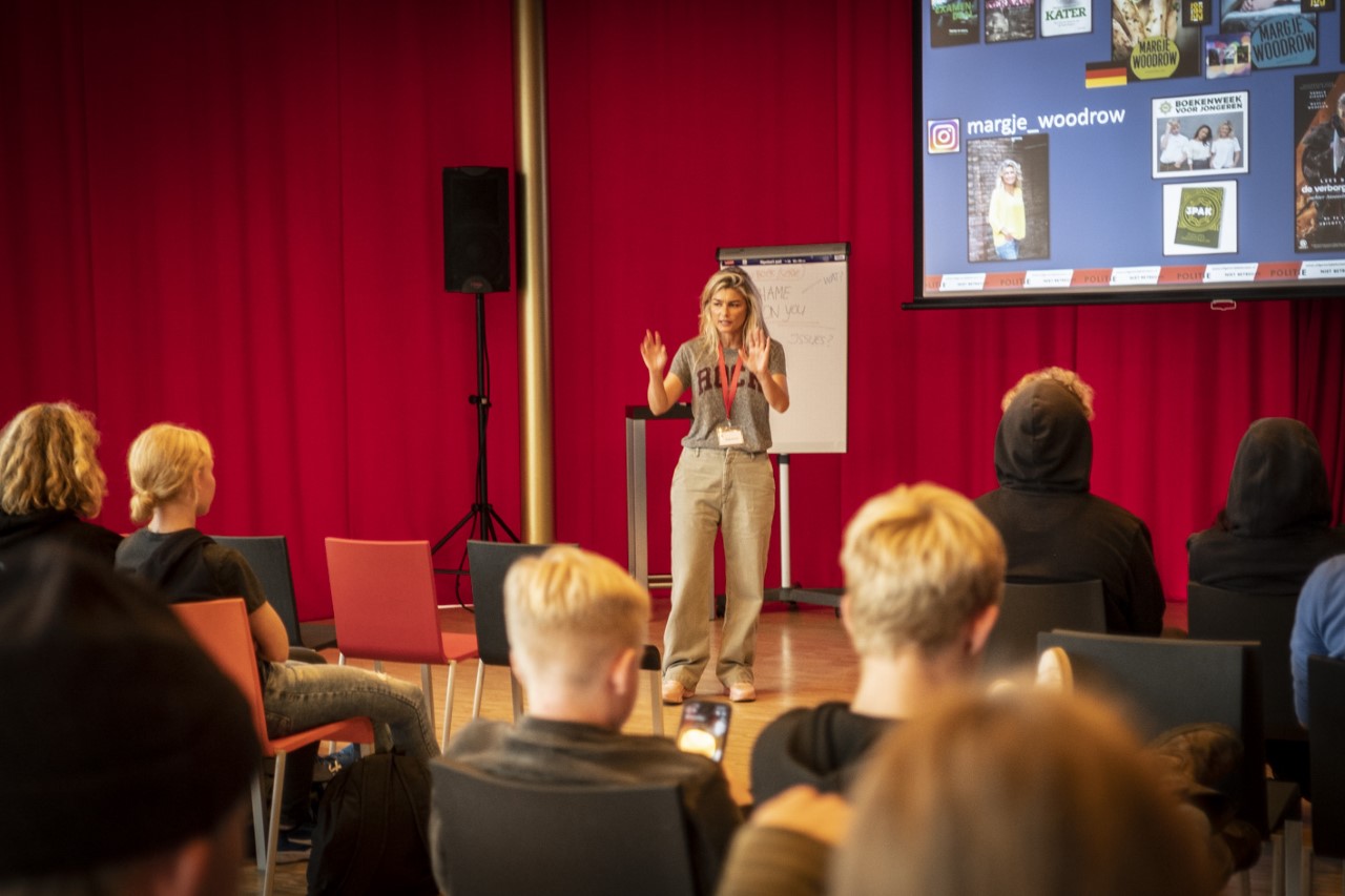 schrijver margje woodrow door fotograaf cees van alten
