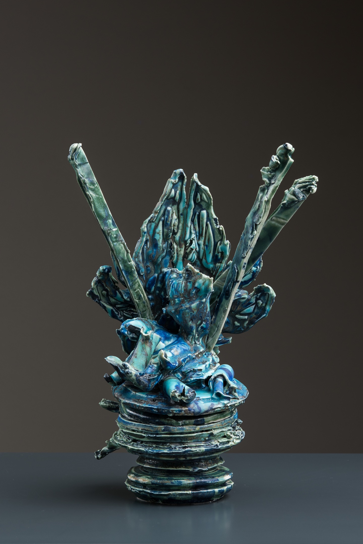 Schattenstück, Heringa/Van Kalsbeek, 2019, porselein | Collectie Keramiekmuseum Princessehof (aangekocht met steun van het Mondr