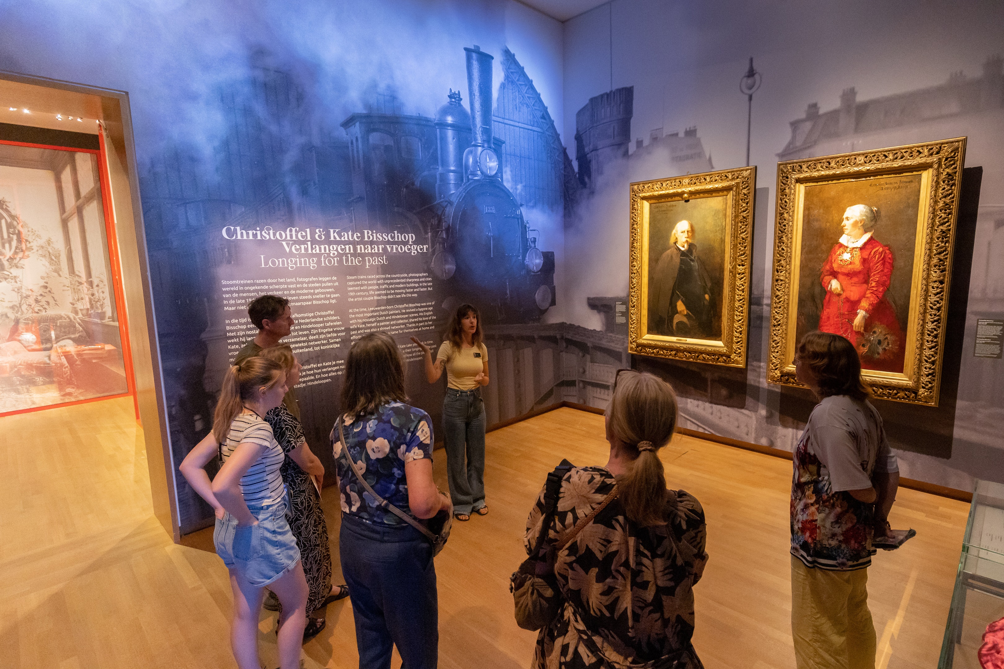Een rondleiding door de tentoonstelling Christoffel & Kate Bisschop. Foto door Ruben van Vliet.