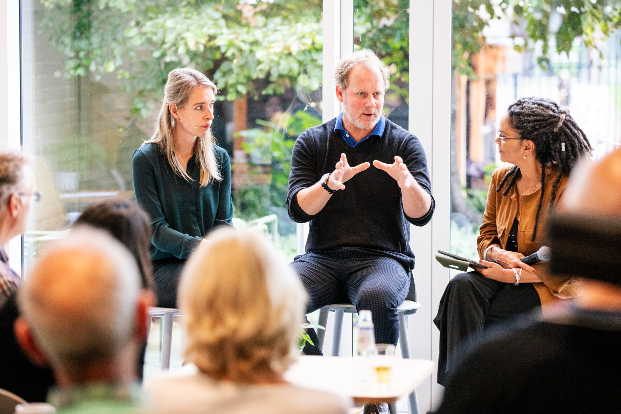 Talkshow De diepte in, met Aldith Hunkar - Foto Ruben van Vliet