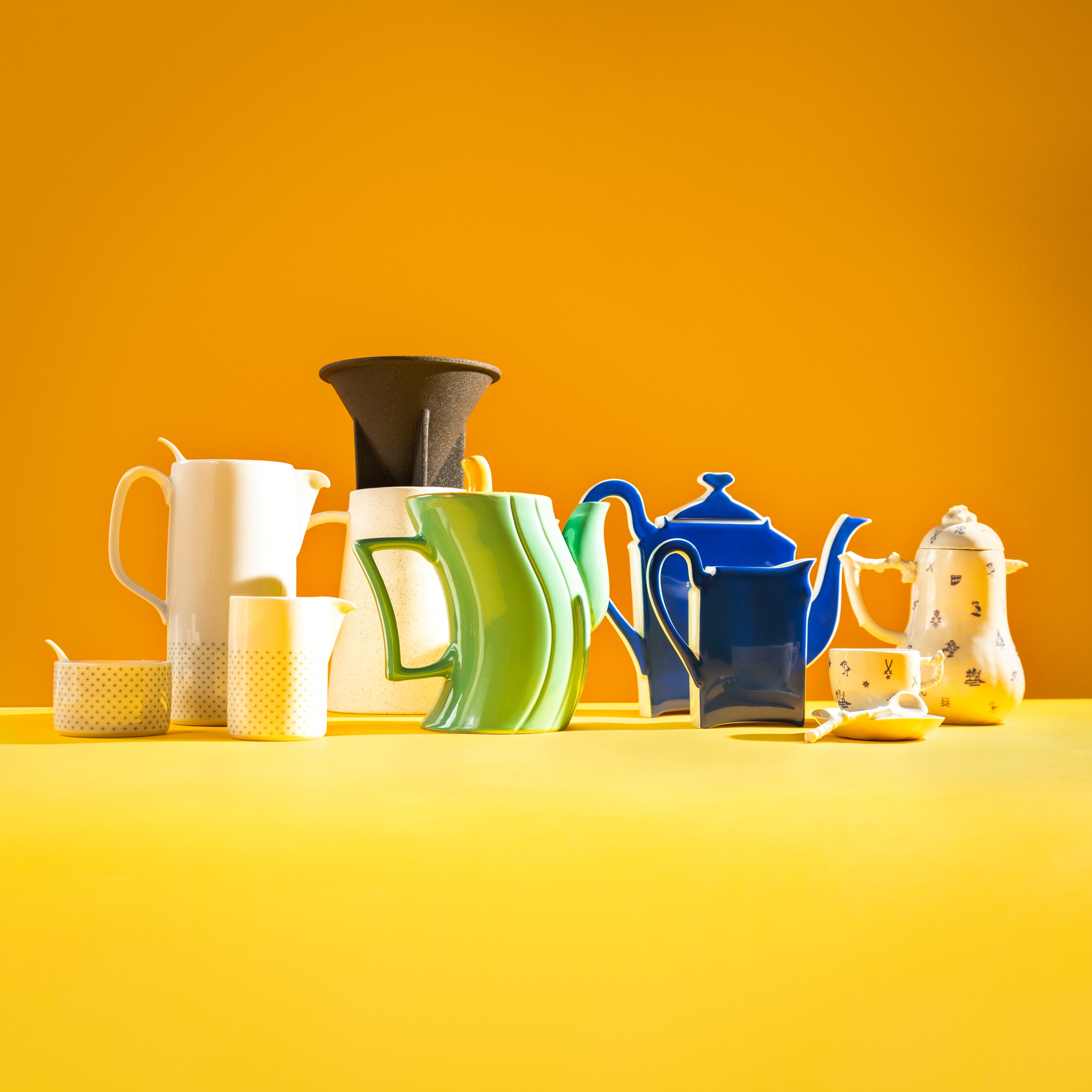 Ensemble van diverse design koffieservies 1985-2016. Foto: Collectie: Keramiekmuseum Princessehof. Foto: Thomas Nondh Jansen.