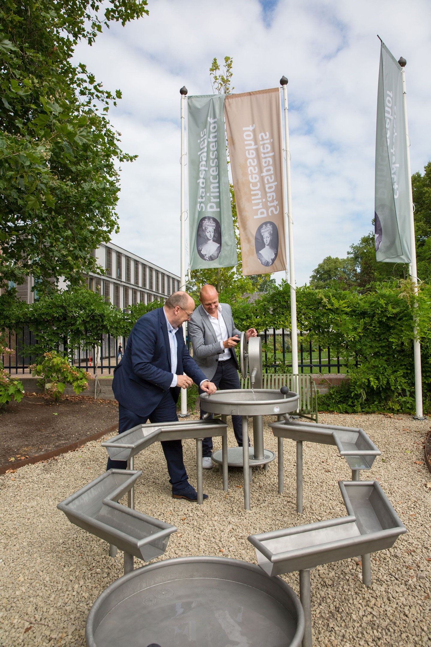 Watermeubel in de tuin - Kris Callens en Hein de Haan - Marieke Balk Fotografie
