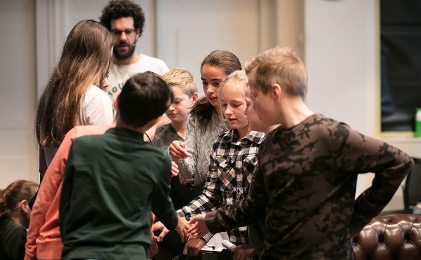 Leerlingen maken kennis tijdens voorronde - Foto Sebastiaan ter Burg