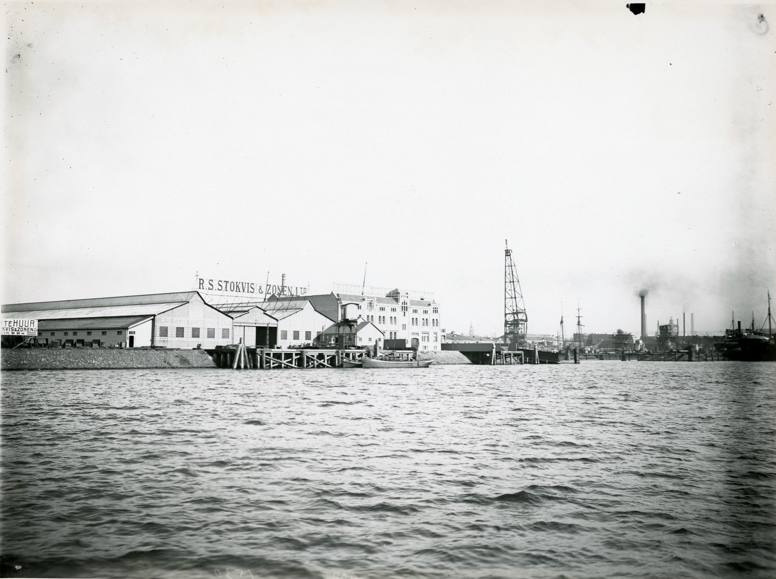 Handelsmaatschappij Stokvis en Zonen Ltd. Gezien vanaf de Nieuwe Maas, 1911 Fototechnische Dienst Rotterdam, met dank aan het St
