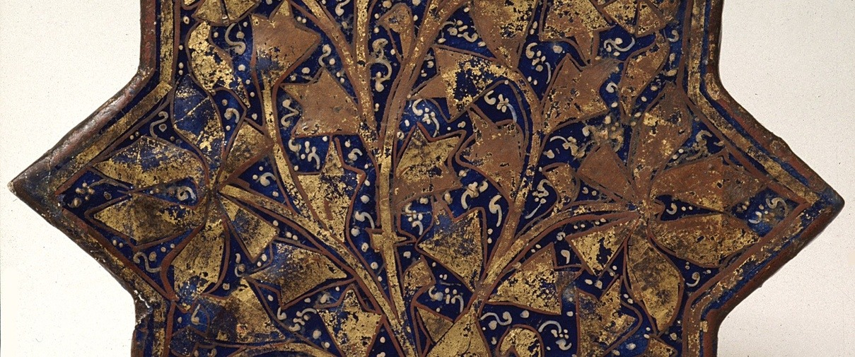 Tegel, Iran, 1200 – 1300, kwarts-fritgoed, Keramiekmuseum Princessehof (bruikleen Stichting van Achterbergh-Domhof). Klik op de afbeelding om te vergroten.