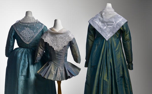 Fichu’s, 18th and 19 th century, collection Fries Museum. Photo: Erik & Petra Hesmerg. Fichu’s, 18th and 19 th century, collection Fries Museum. Photo: Erik & Petra Hesmerg.