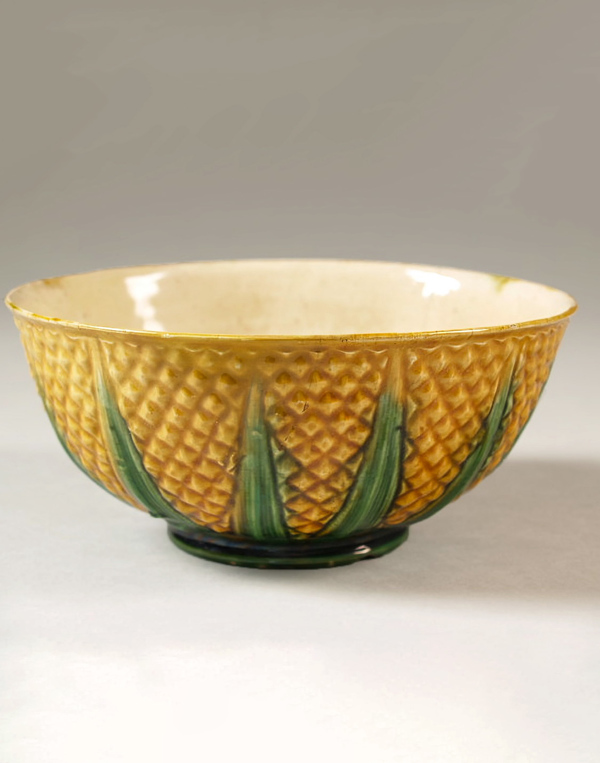 Kom met pineapple decoratie, Staffordshire, 1760-1770, 14.5 x 6.3, Keramiekmuseum Princessehof, Leeuwarden; Bruikleen Ottema-Kingma Stichting Kom met pineapple decoratie, Staffordshire, 1760-1770, 14.5 x 6.3, Keramiekmuseum Princessehof, Leeuwarden; Bruikleen Ottema-Kingma Stichting