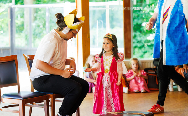 Prinsen- en Princessedag in Keramiekmuseum Princessehof Leeuwarden Prinsen- en Princessedag in Keramiekmuseum Princessehof Leeuwarden