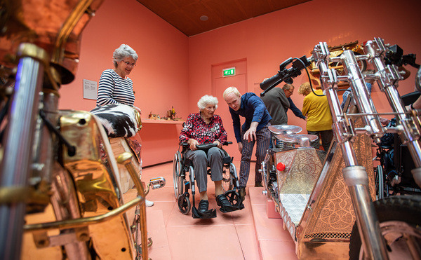 Rondleiding dementerende ouderen in samenwerking met Kwadrantgroep - foto Lucas Kemper