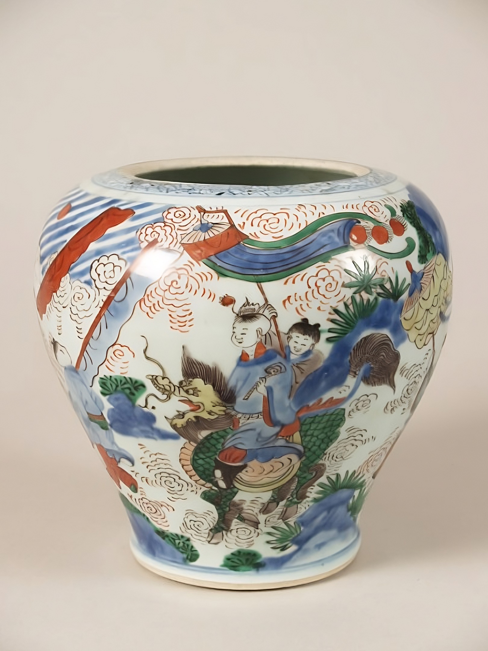 Vaas met decor van figuur rijdend op qilin China, ca. 1680 Porselein h. 22.5 cm, d. 23.5 cm