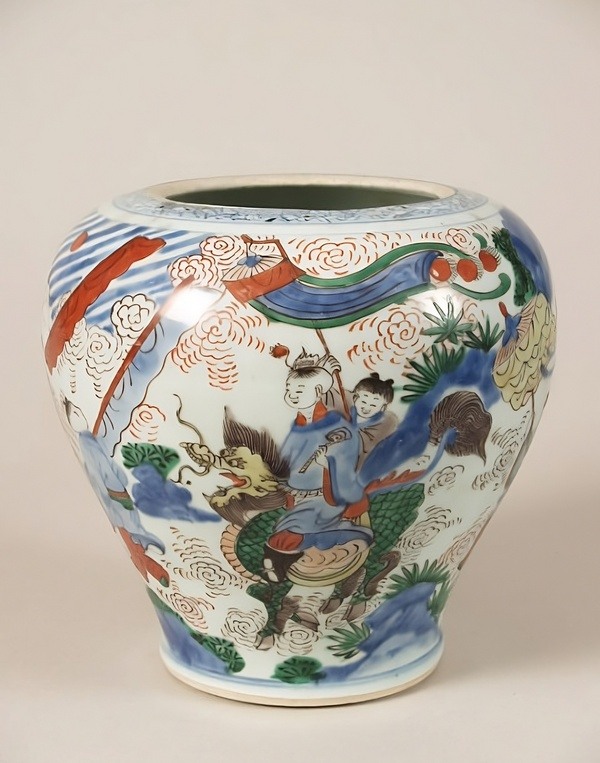 Vase decorated with a figure riding a qilin, China, ca. 1680, Porcelain, 22.5 cm, d. 23.5 cm