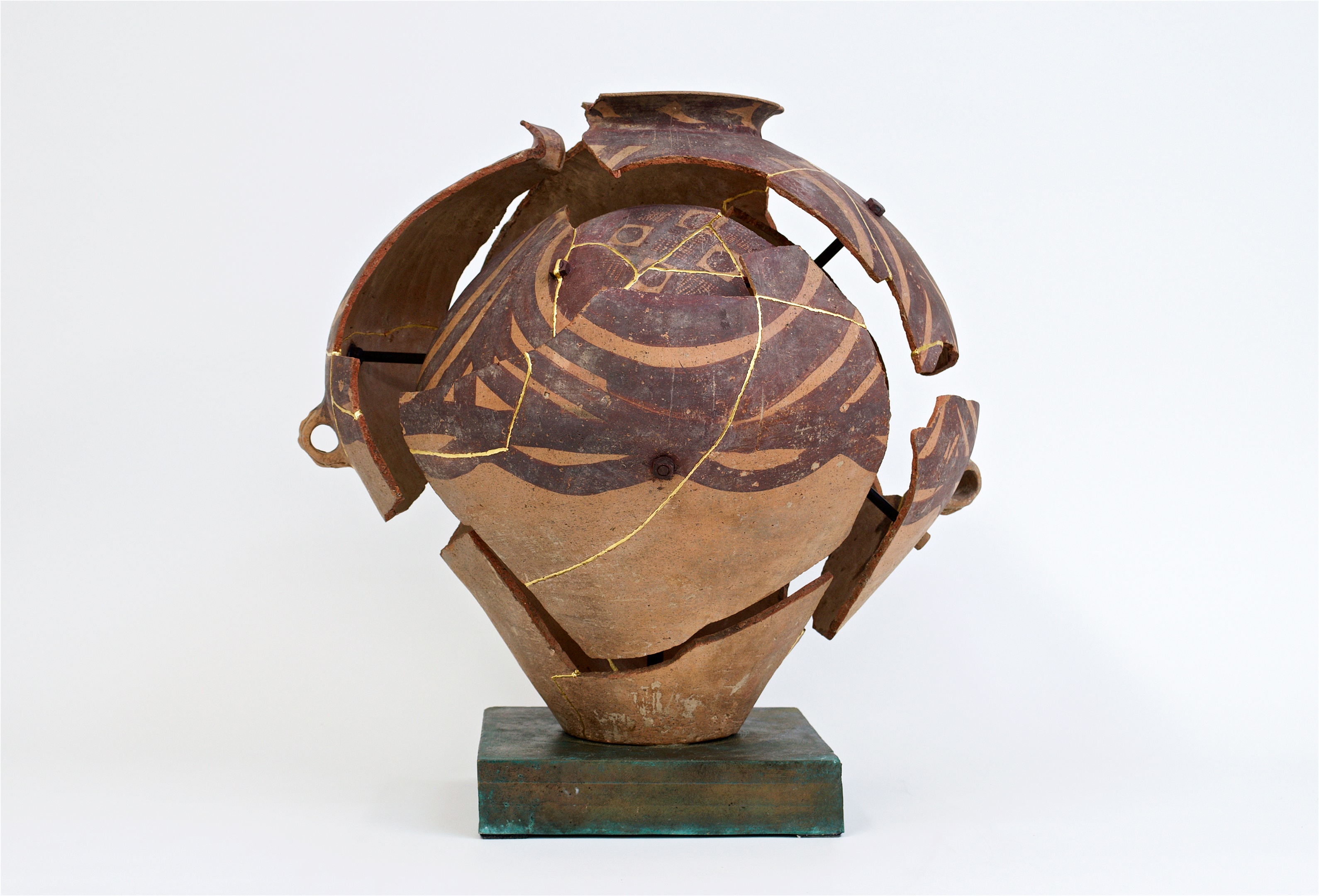 Deconstructed Neolithic Machang, 2019, Bouke de Vries, Neolithic (600-1000 BC) Chinese earthenware on bronze base and mixed media, 50 x 55 cm, courtesy Bouke de Vries