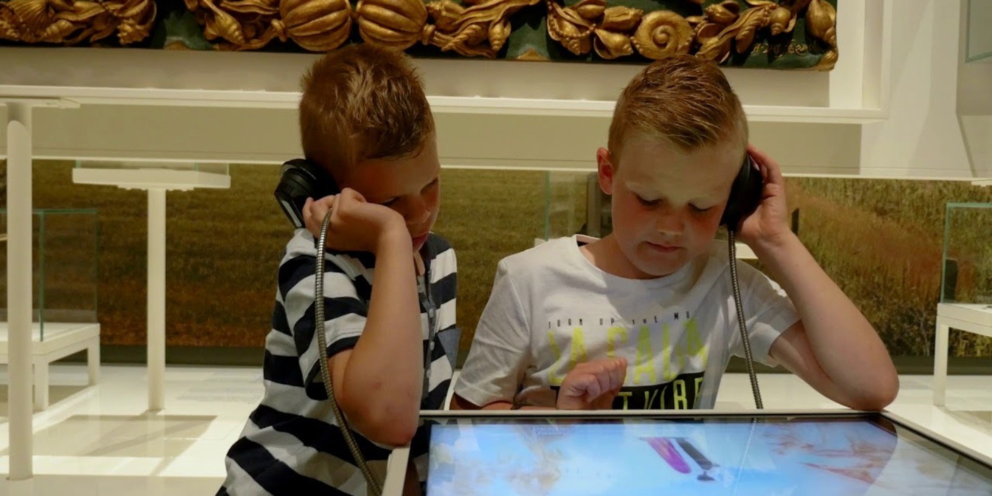 luister hoe de kinderdirectie vertelt over de voorwerpen in 'ferhaal fan fryslân' die hun verwonderen