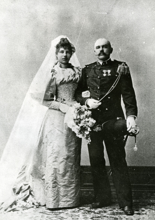 Trouwfoto Margaretha Zelle en Rudolf MacLeod, 1895-07-11, Collectie Fries Museum, Leeuwarden