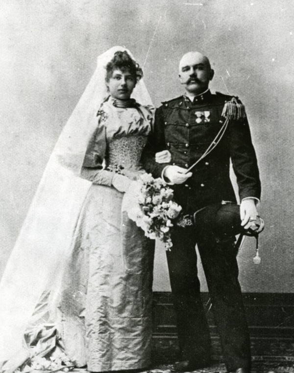 Wedding photo Margaretha Zelle and Rudolf MacLeod, 1895-07-11, Collection Fries Museum, Leeuwarden