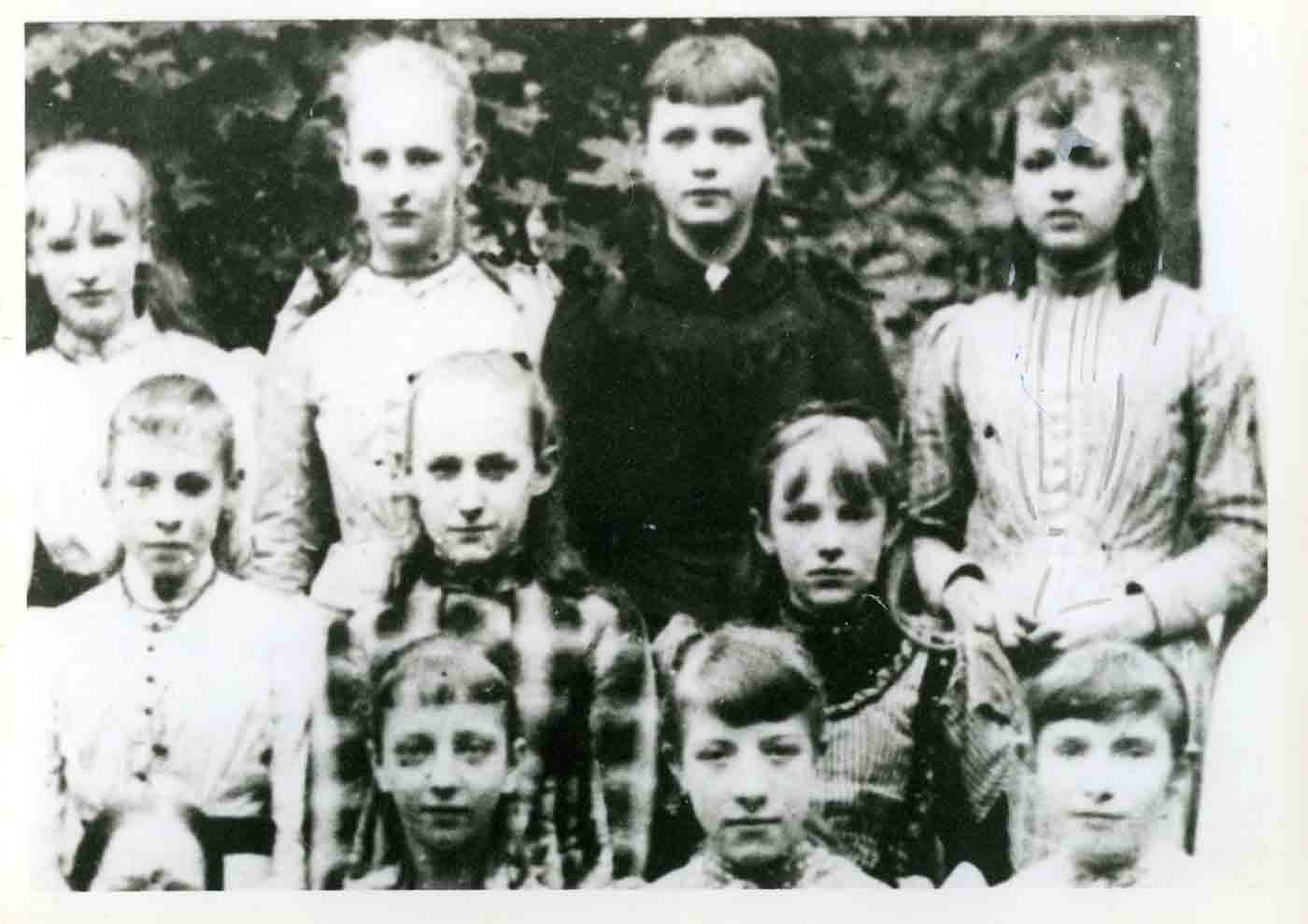 Klassefoto van Margaretha Geertruida Zelle (rechtsboven). Collectie Fries Museum, Leeuwarden