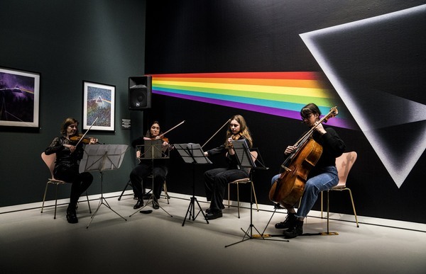 Het TOK!-Kwartet tijdens de opening van de tentoonstelling The Art of Hipgnosis in het Groninger Museum. Foto door Siese Veenstra.