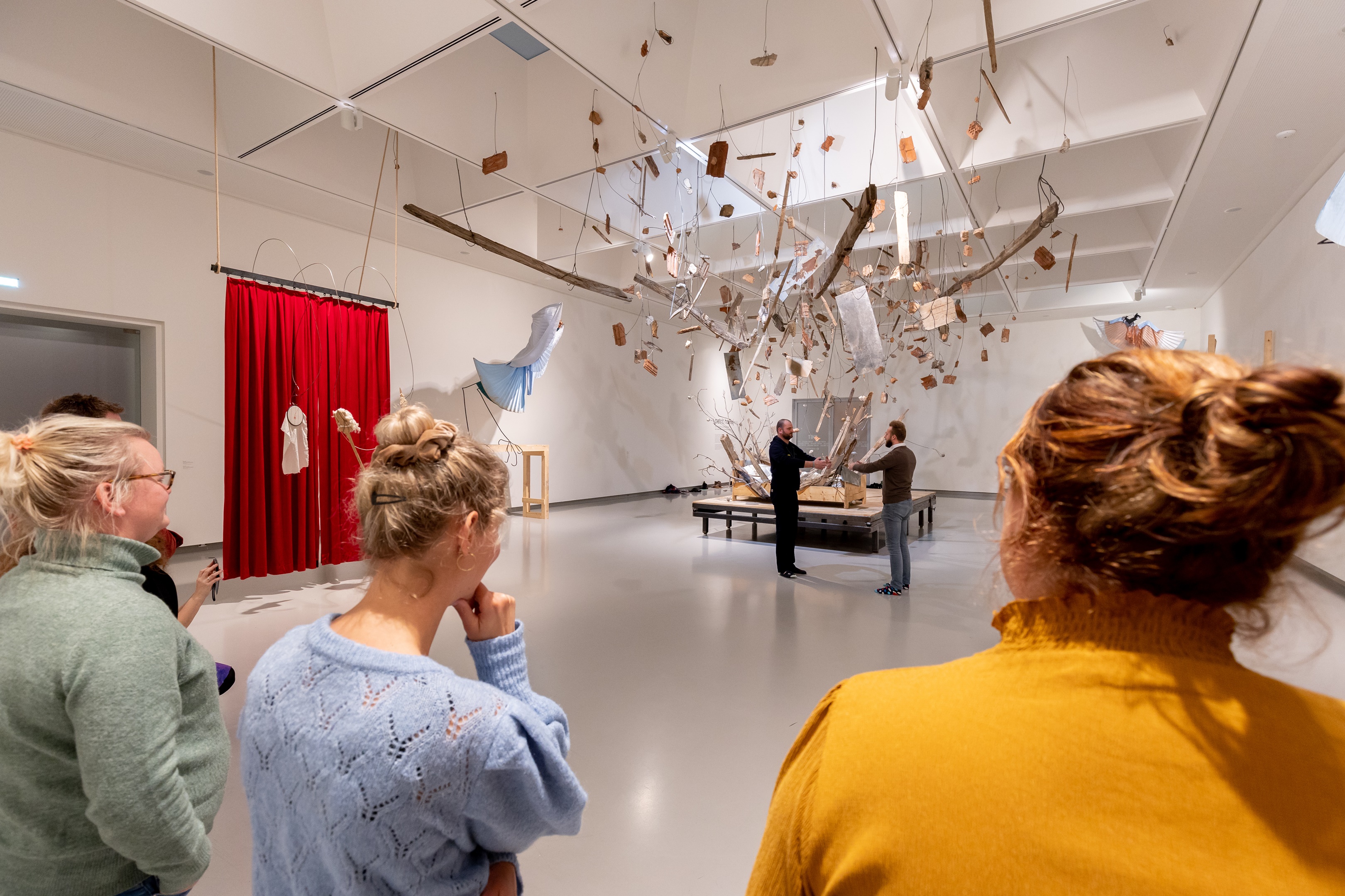 Dansworkshop in Petrit Halilaj, foto door Ruben van Vliet