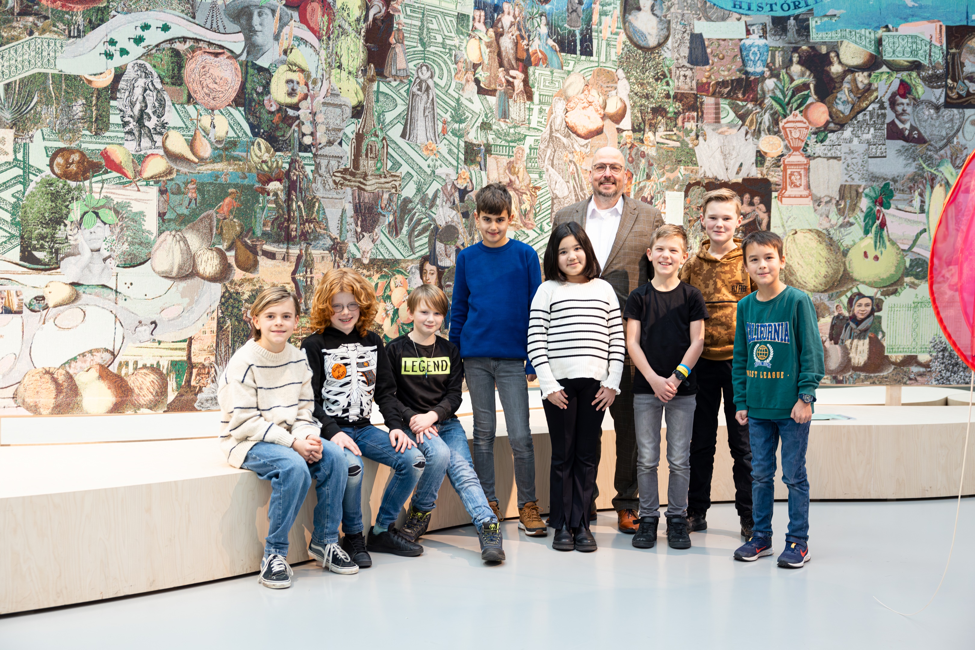 De nieuwe kinderdirectie, van links naar rechts: Dylan (stand-in voor Joël), Wolf, Silvijn, Thijs, Madina, Kris Callens (directe