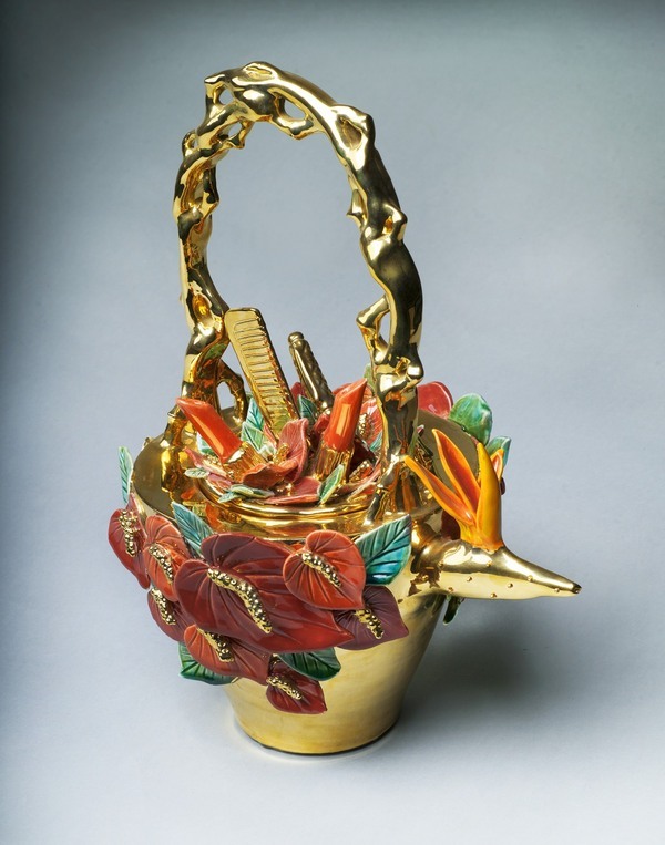 Joan Takayama-Ogawa, Aloha teabag, 2003 | Keramiekmuseum Princessehof, bruikleen Vereniging van Vrienden Keramiekmuseum Princess Joan Takayama-Ogawa, Aloha teabag, 2003 | Keramiekmuseum Princessehof, bruikleen Vereniging van Vrienden Keramiekmuseum Princess