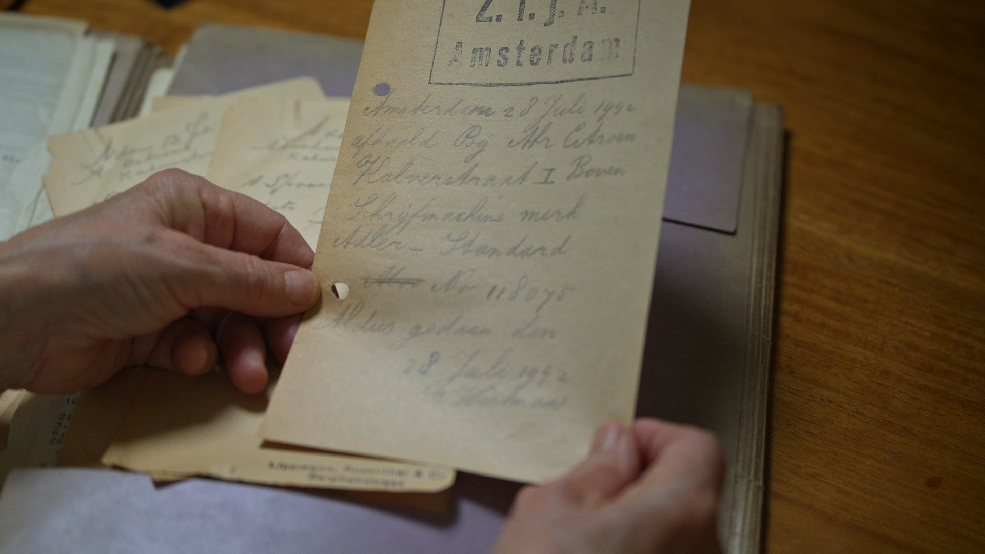 Still uit Verweesd Eigendom - Afschrift van ingeleverde goederen