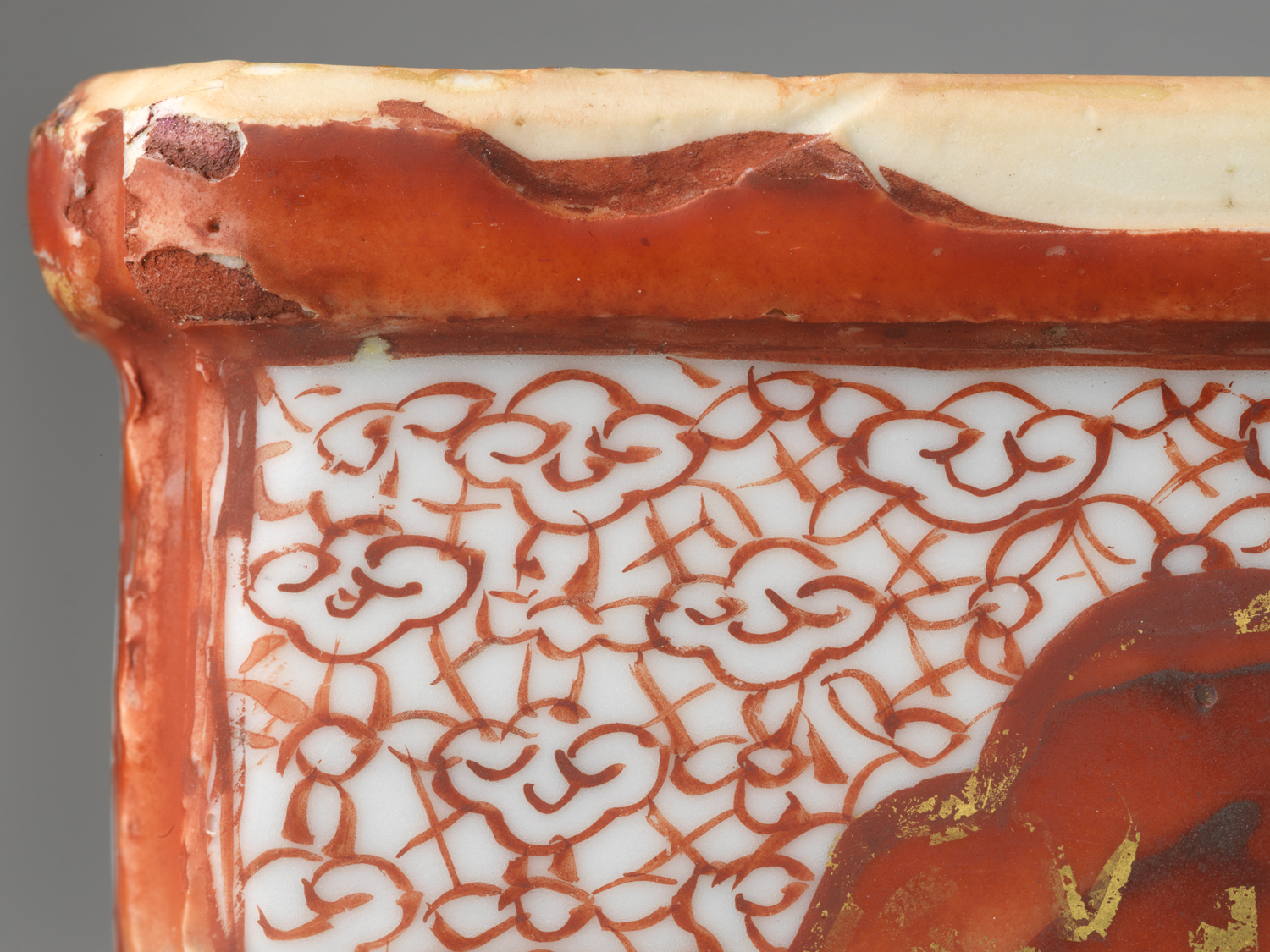 Details kinrande stapeldoos, 1500-1600, Collectie Keramiekmuseum Princessehof | Aangekocht met steun van het Mondriaan Fonds, Vr