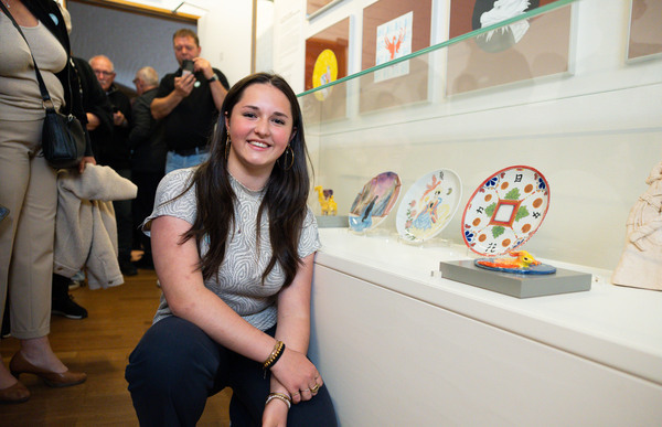 Manou van Solt bij haar ontwerp, Fotografie: Aron Weidenaar Manou van Solt bij haar ontwerp, Fotografie: Aron Weidenaar